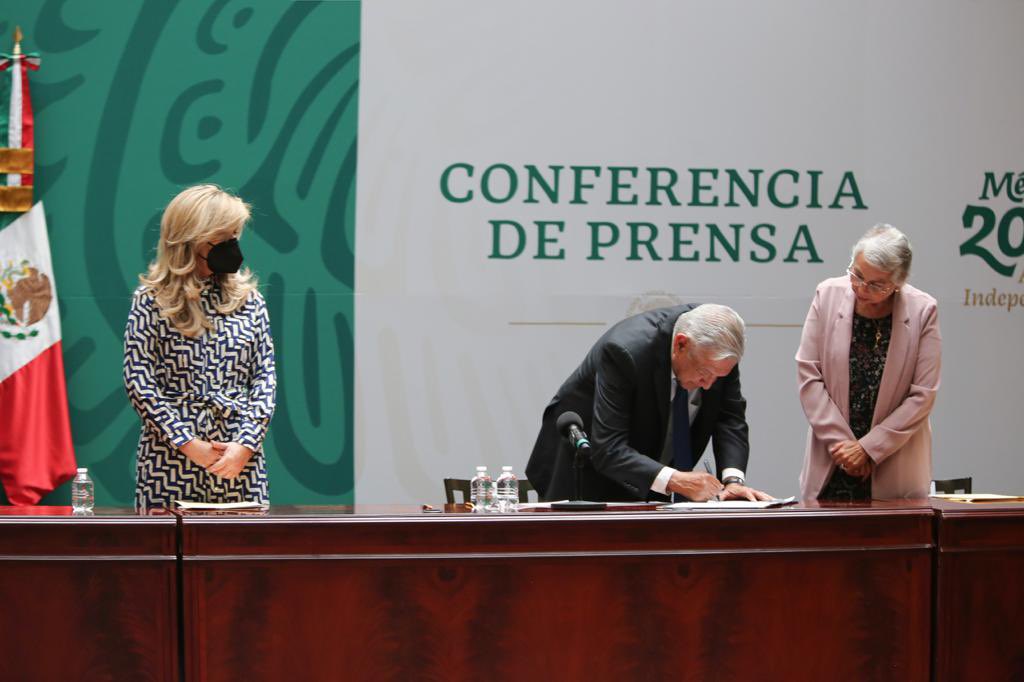 Firma acuerdo nacional por la democracia