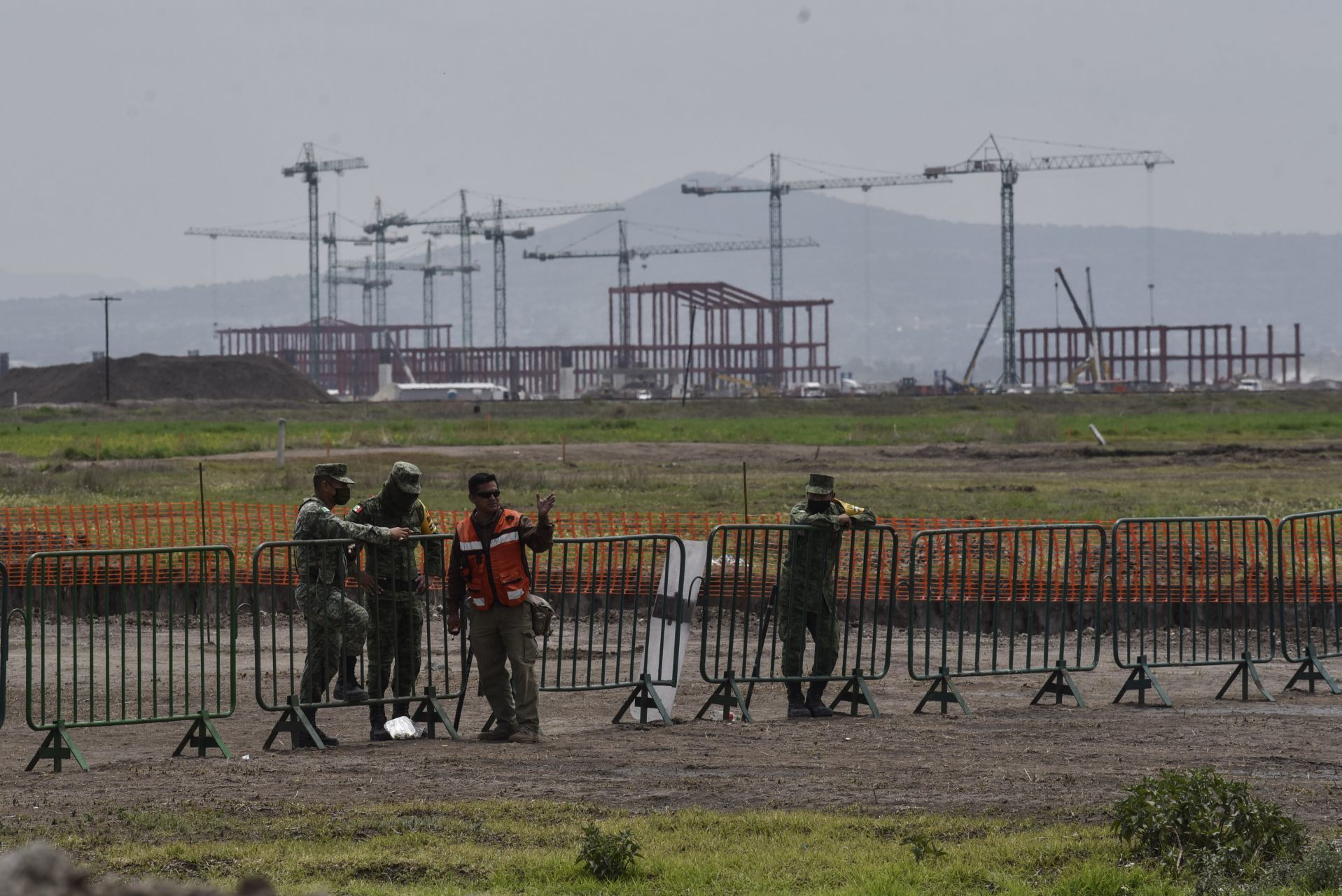 Aeropuerto de Santa Lucía obras