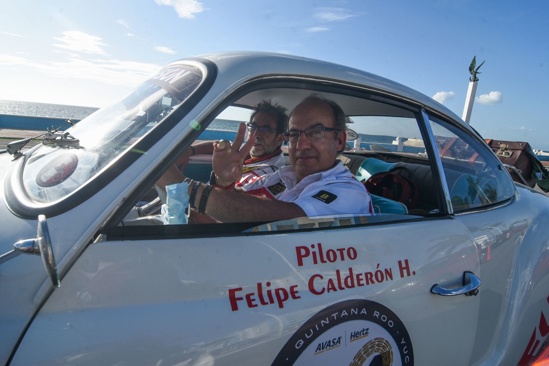 Felipe Calderón en su Porsche