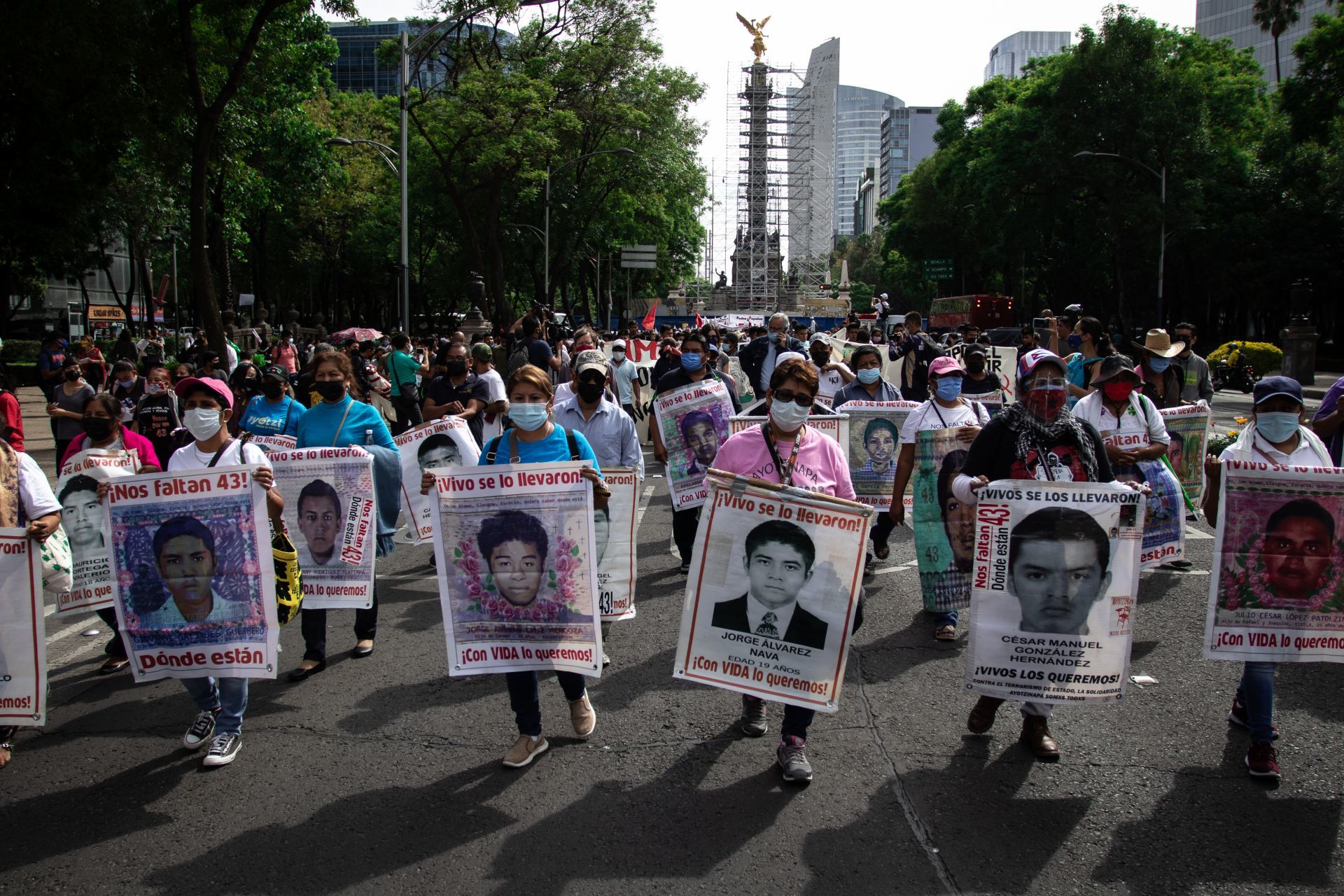 Los restos del normalista Joshivani Guerrero de la Cruz, integrante de plis 43 desaparecidos de Ayotzinapa fueron identificados en una barranca.