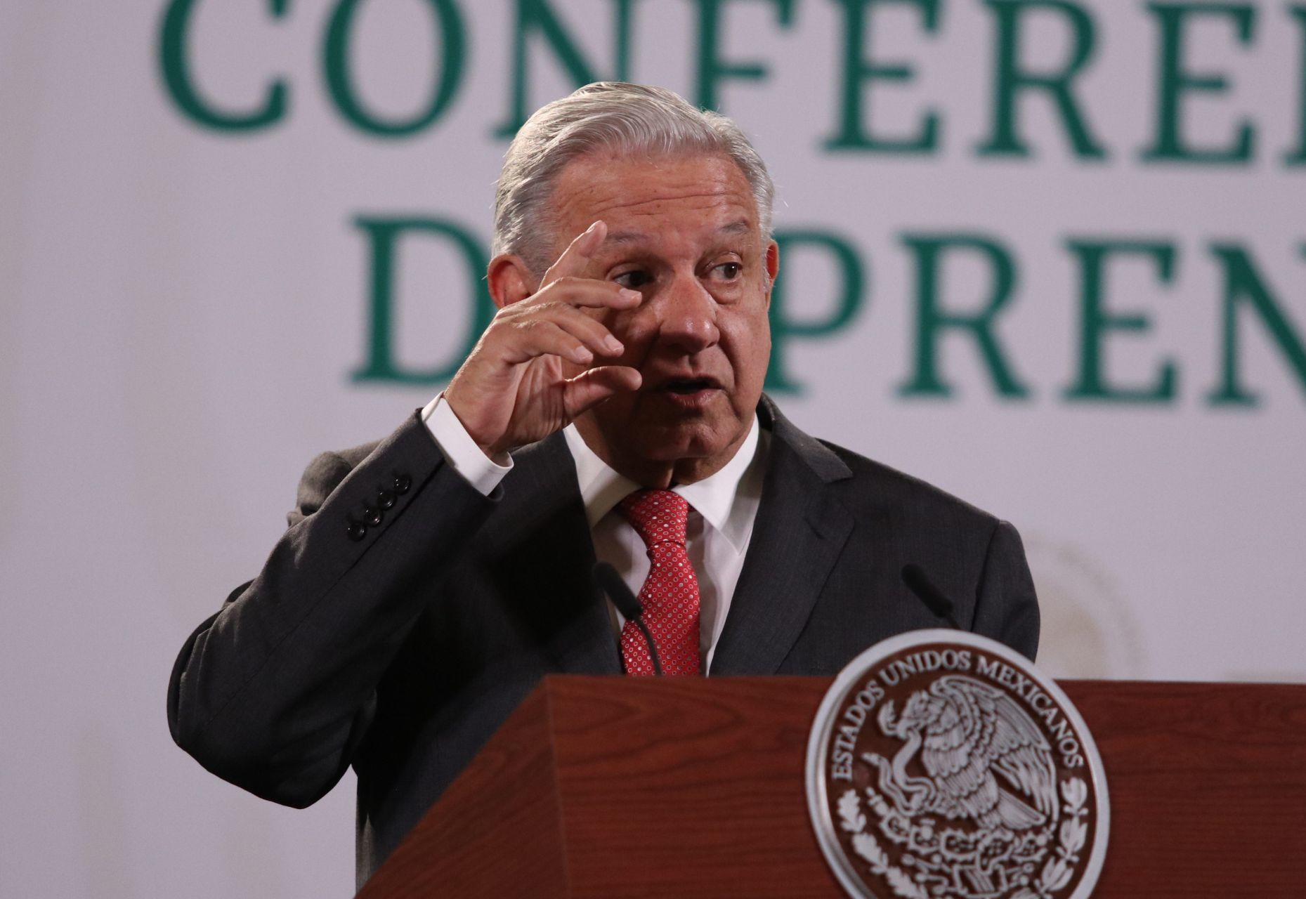 El presidente Andrés Manuel López Obrador dijo que, por muchos años, ha sido blanco de espionaje gubernamental.