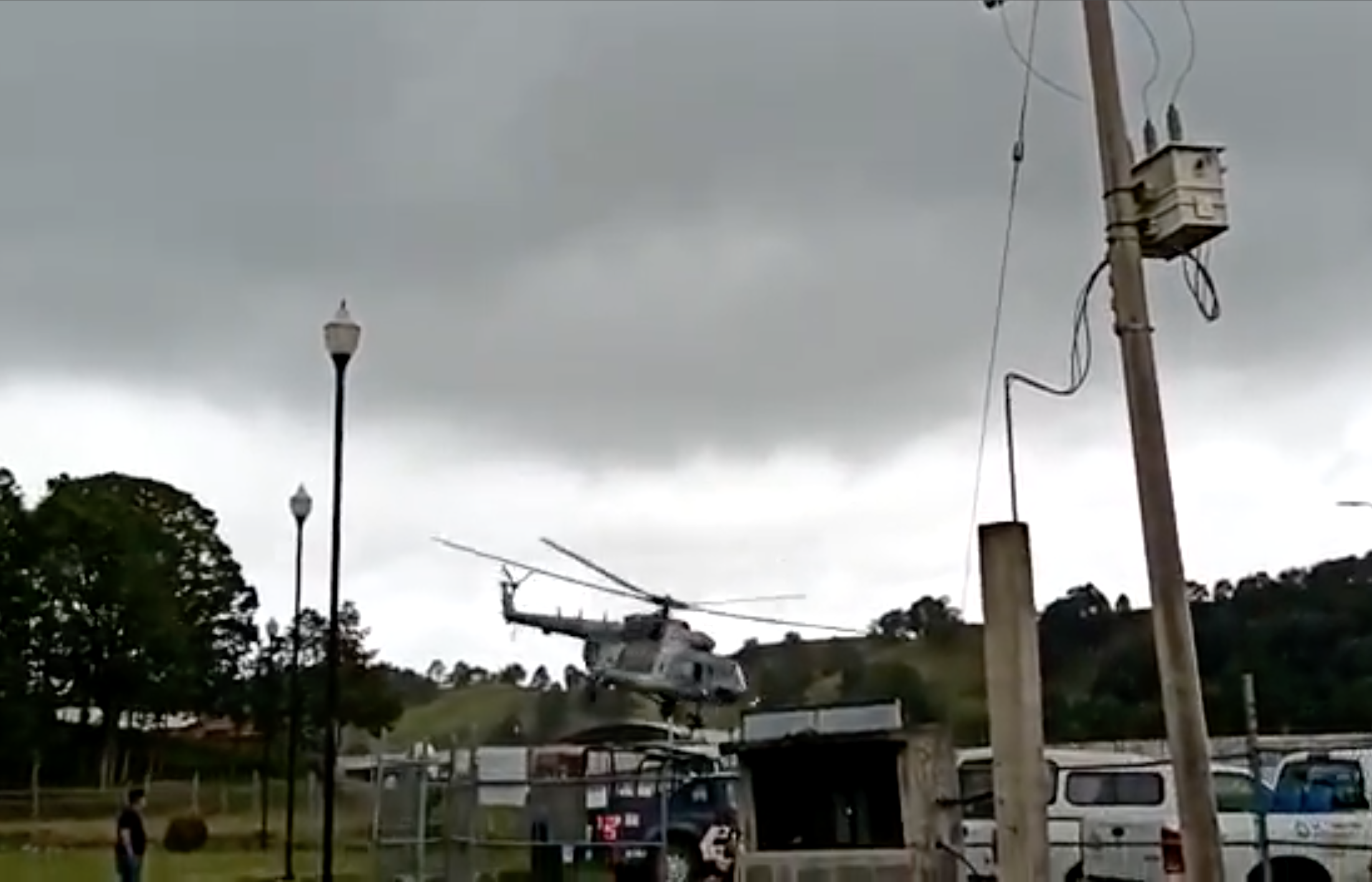 Un helicóptero de la Secretaría de Marina en el que viajaba un funcionario de Veracruz, cayó en Hidalgo.