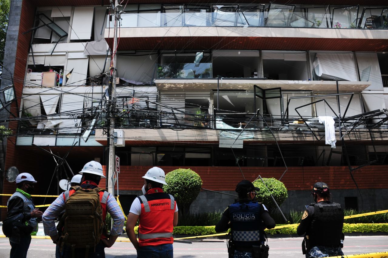 Una explosión por acumulación de gas dejó como saldo la muerte de una persona y 22 más lesionadas, en un edificio de Avenida Coyoacán 1909 en la alcaldía Benito Juárez. 