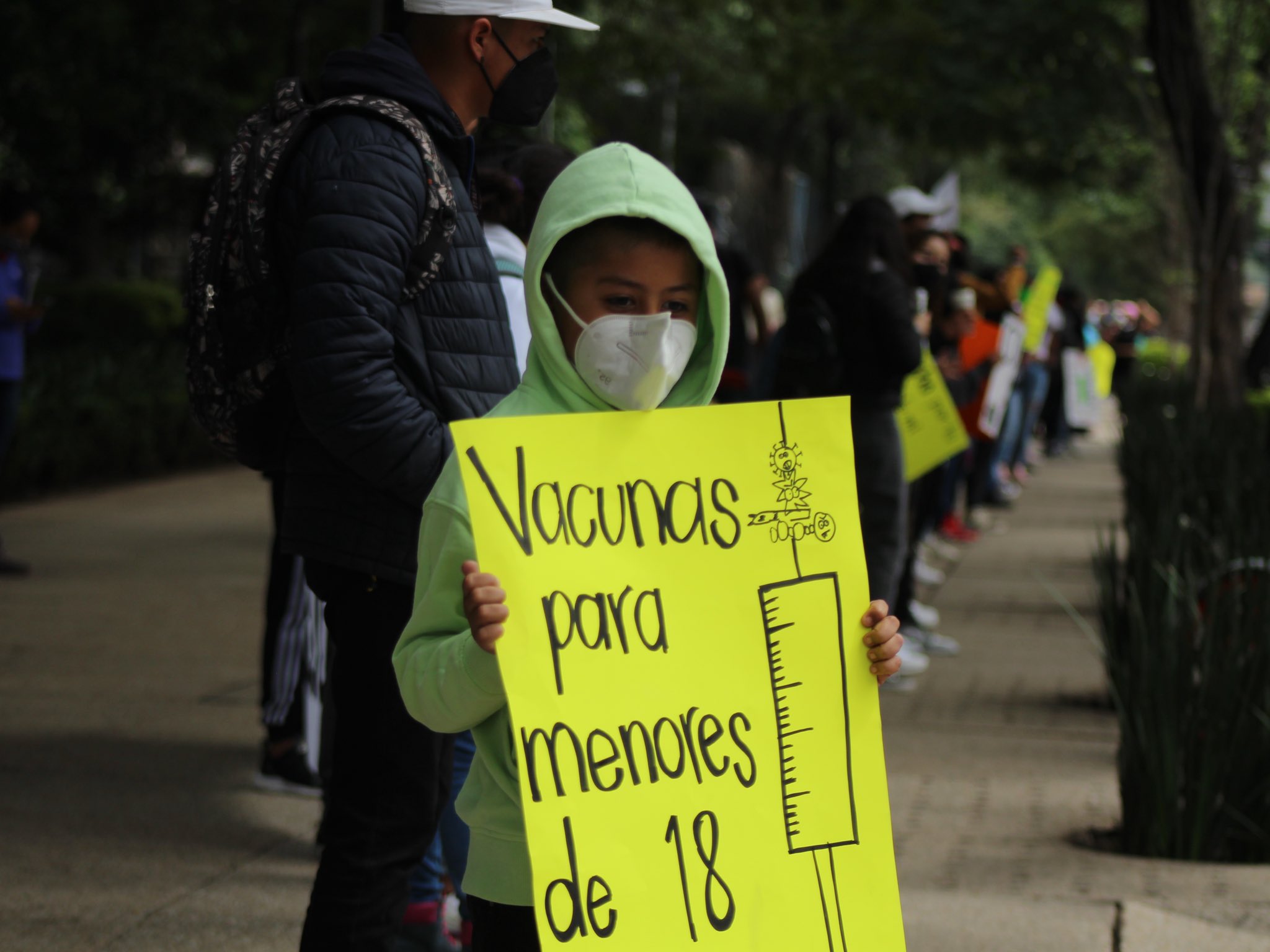 Jóvenes de entre 12 y 17 años se manifestaron en distintos estados de la República para exigir que se les vacune contra Covid-19, sin necesidad de tramitar un amparo.