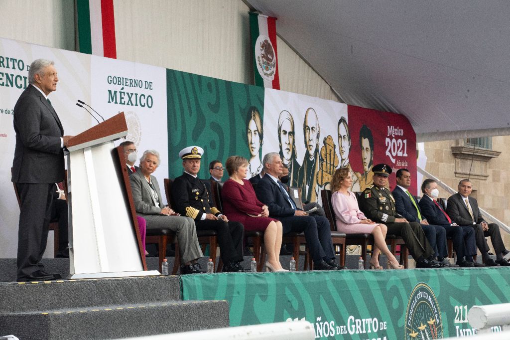 El presidente Andrés Manuel López Obrador pidió a Estados Unidos retirar el bloqueo económico que mantiene sobre Cuba, durante el desfile militar del 16 de septiembre.