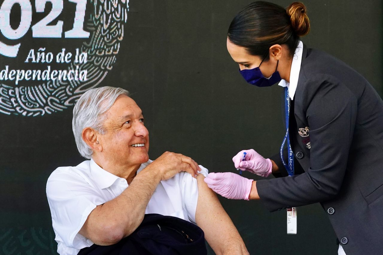 El presidente Andrés Manuel López Obrador encabezó el inicio de la vacunación de refuerzo para adultos mayores contra Covid-19.