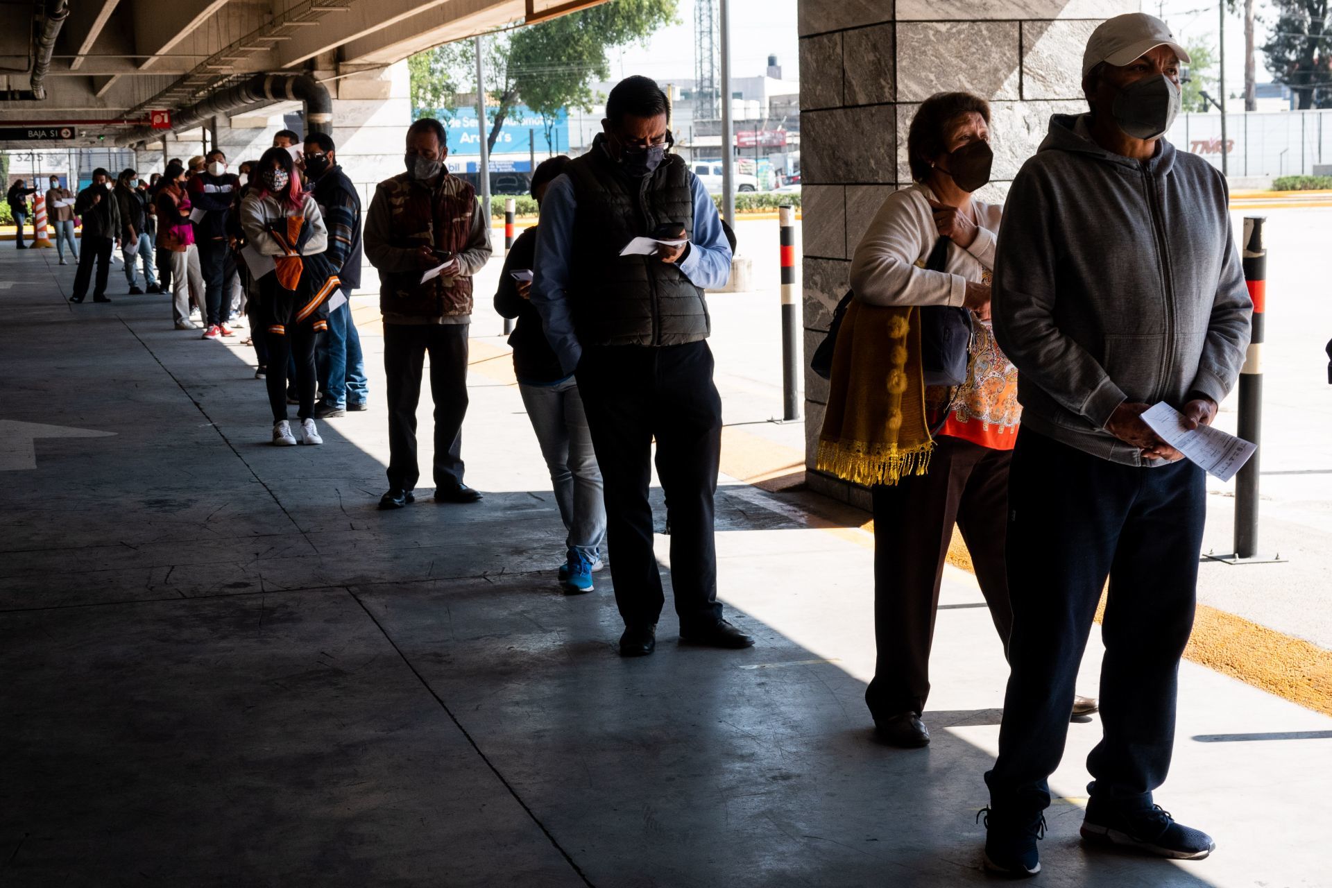 El Instituto Mexicano del Seguro Social (IMSS) relanzará el permiso Covid para trabajadores. Con ello, se busca romper las cadenas de contagio ante la ola de contagios por la variante ómicron.