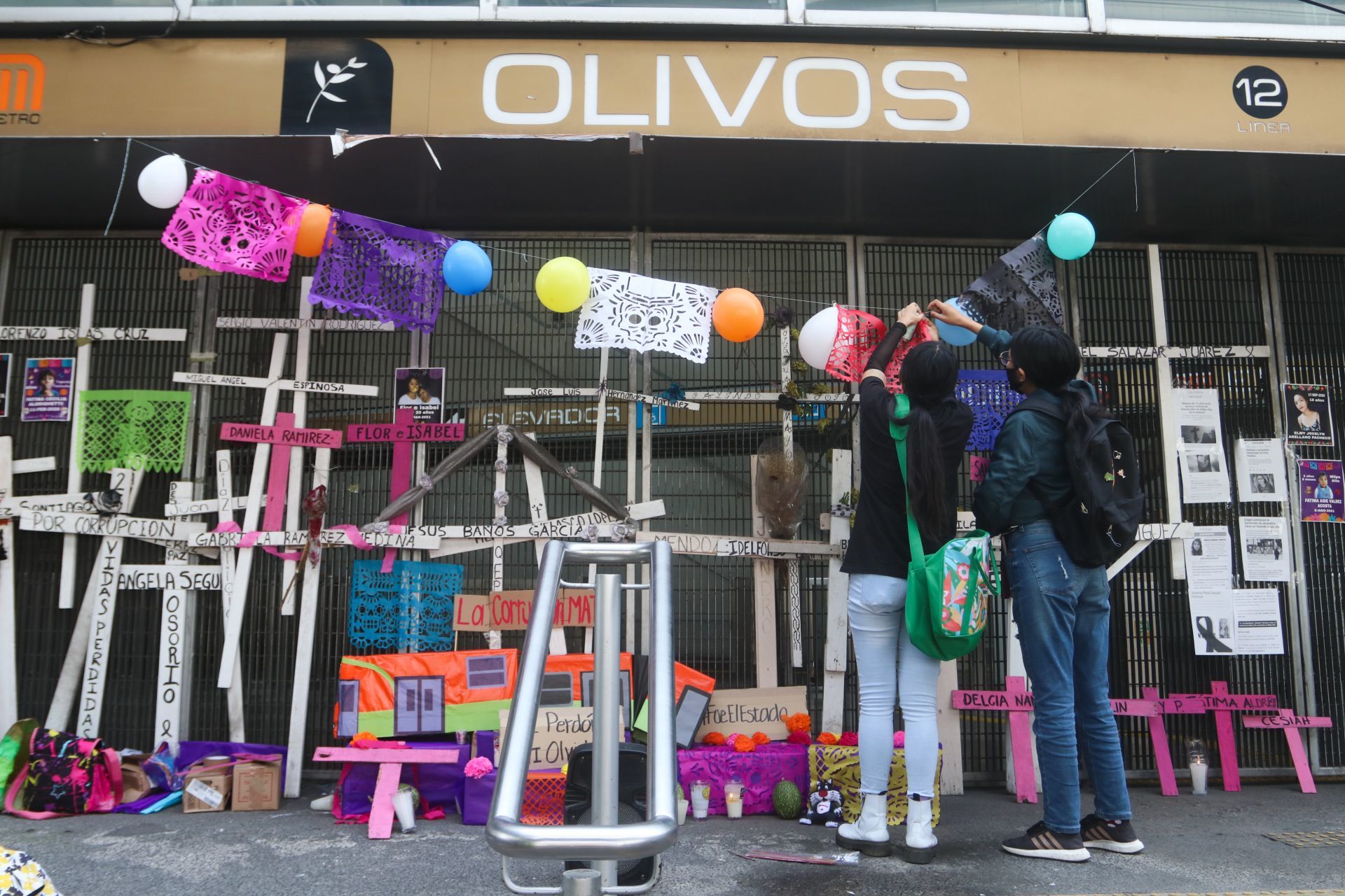 Víctimas de la tragedia de la Línea 12 del Metro, pidieron al Gobierno de la Ciudad hacer un memorial contra la corrupción.