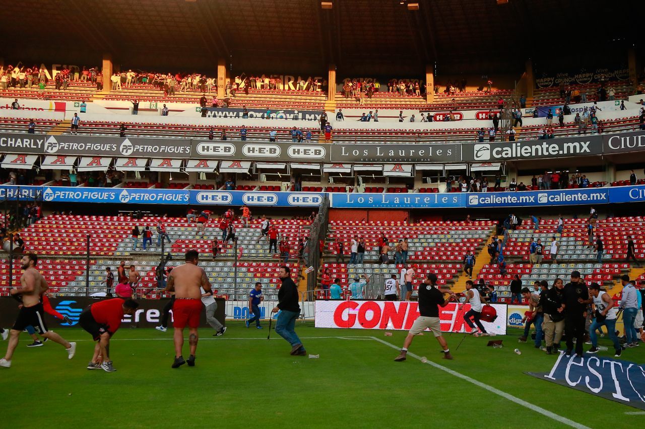 La Asamblea de Dueños de los clubes de la Liga MX dio a conocer las sanciones que se le impusieron al equipo de los Gallos Blancos de Querétaro tras los hechos violentos registrados el sábado enel Estadio Corregidora durante el partido ante Atlas.