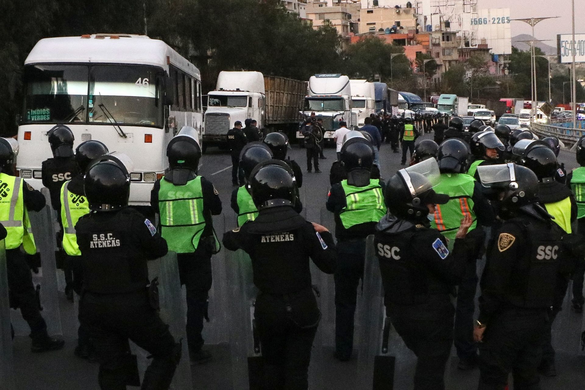 Este martes transportistas realizaron bloqueos en diferentes autopistas hacia la Ciudad de México y en otras 11 entidades del país.