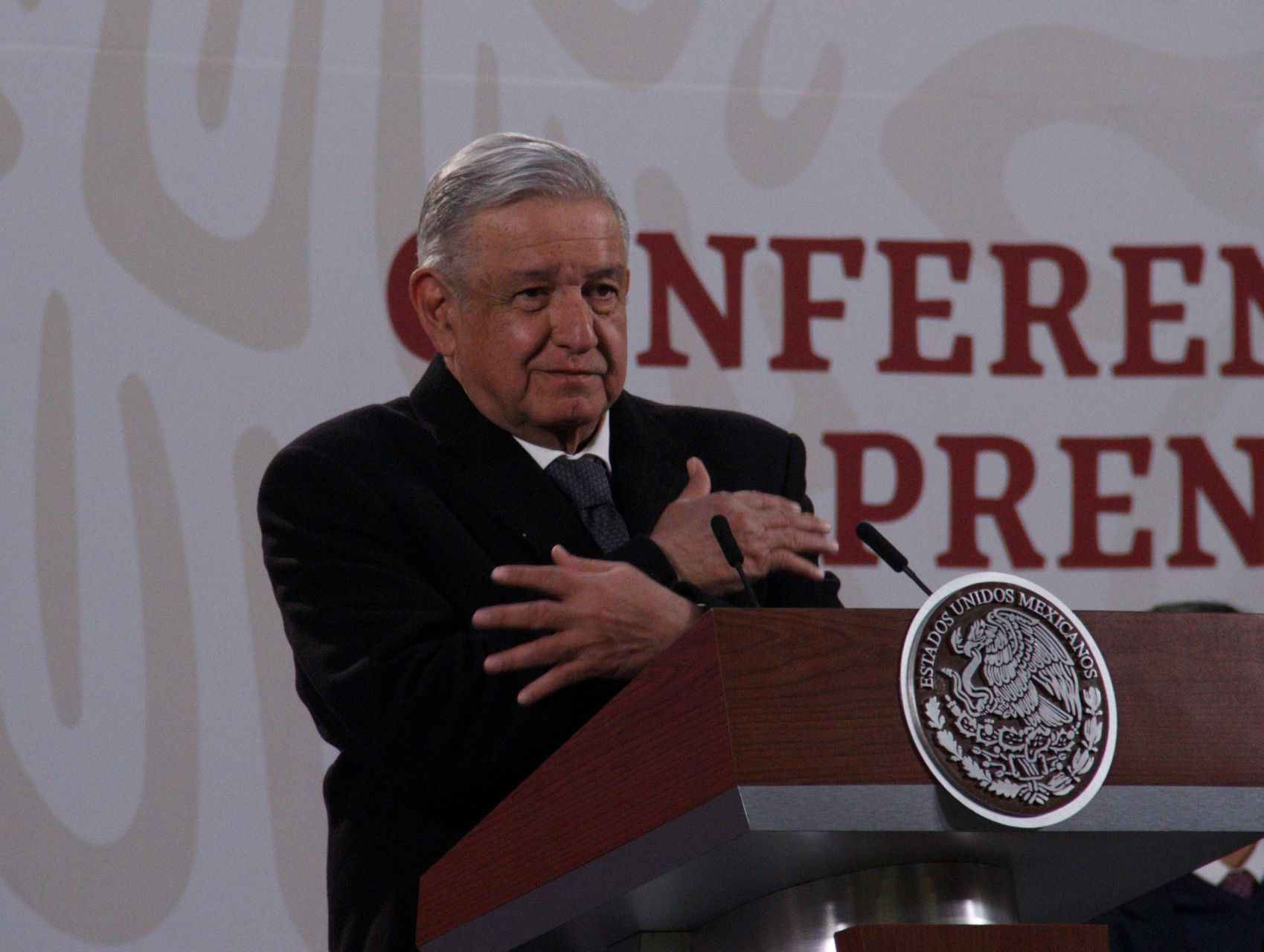 El presidente Andrés Manuel López Obrador aseguró que México no es un país polarizado. Incluso, aseguró que se abrazaba hasta con la oposición.