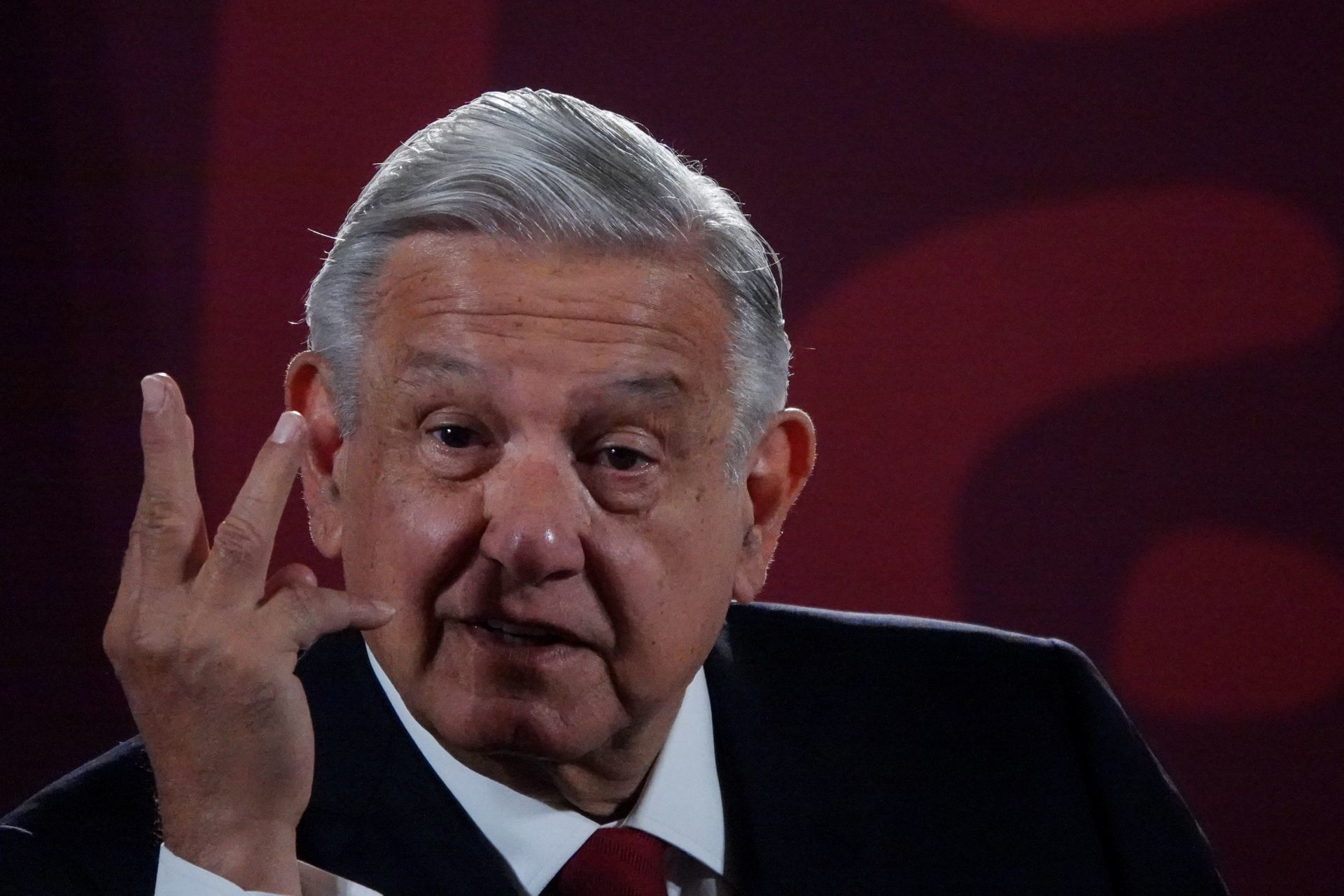 El presidente Andrés Manuel López Obrador prometió que, en lo que resta de 2022, no subirán los precios de la gasolina, el diésel y la luz eléctrica.