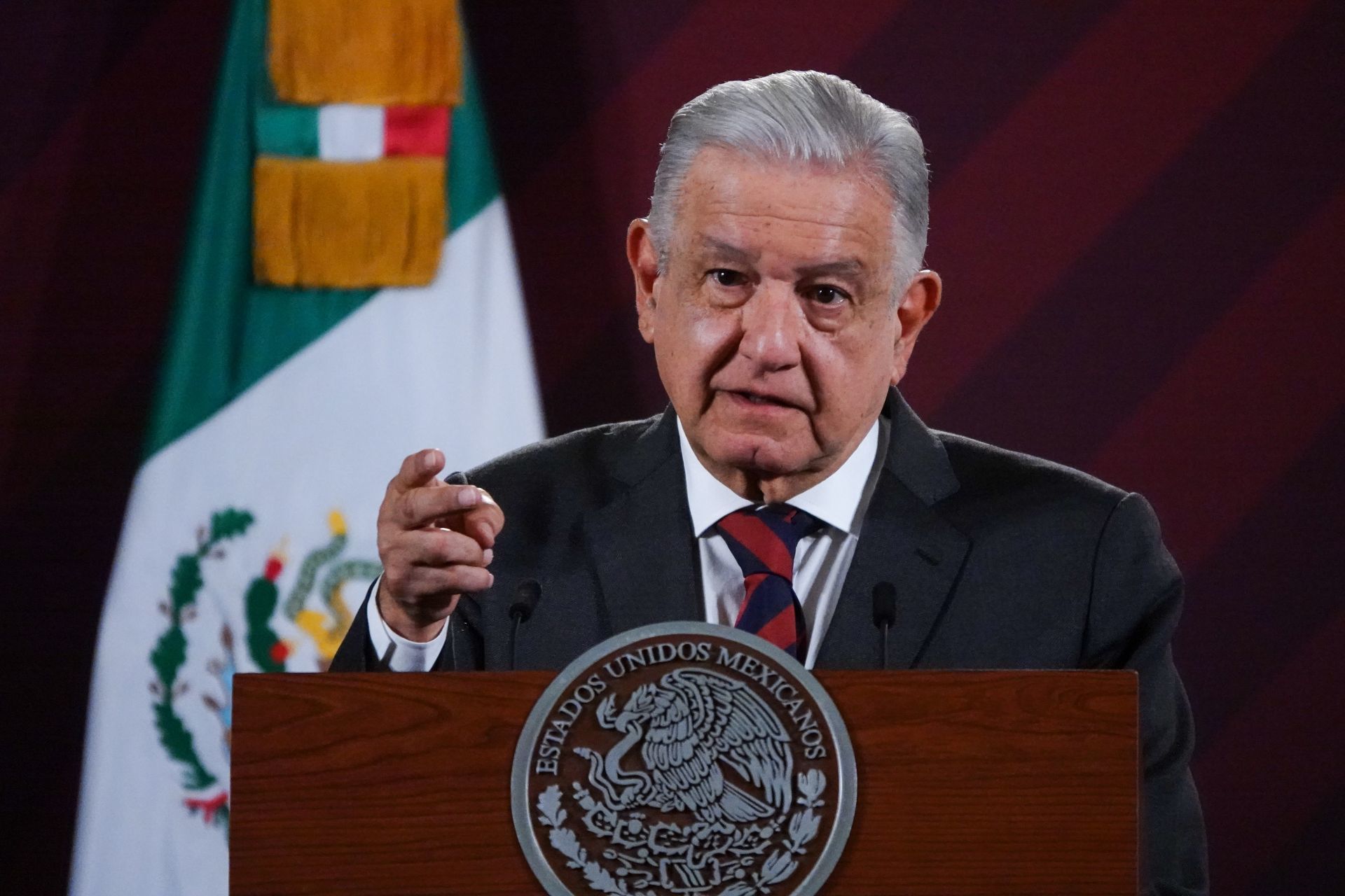 El presidente Andrés Manuel López Obrador (AMLO) acusó al Pentágono de Estados Unidos de espiar a las Fuerzas Armadas de México.