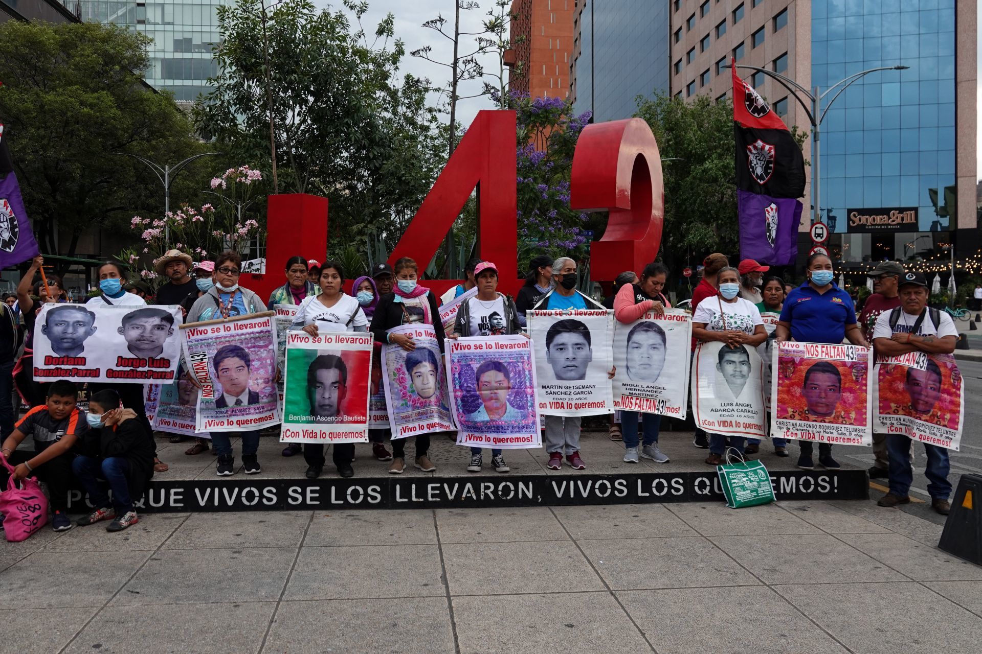 Alejandro Encinas, subsecretario de Derechos Humanos, informó que un juez dictó auto de formal prisión a 8 militares por el Caso Ayotinapa.