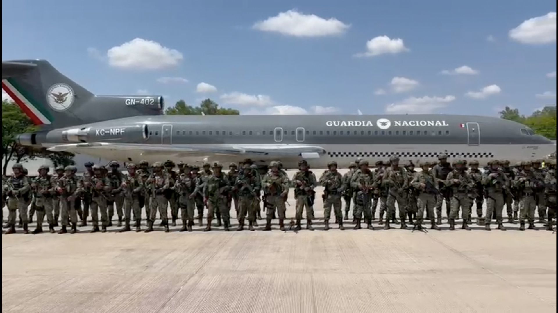 Un total de 26 personas acusadas de vínculos con el crimen organizado y presos en distintos centros penitenciarios del país fueron trasladados a Estados Unidos.