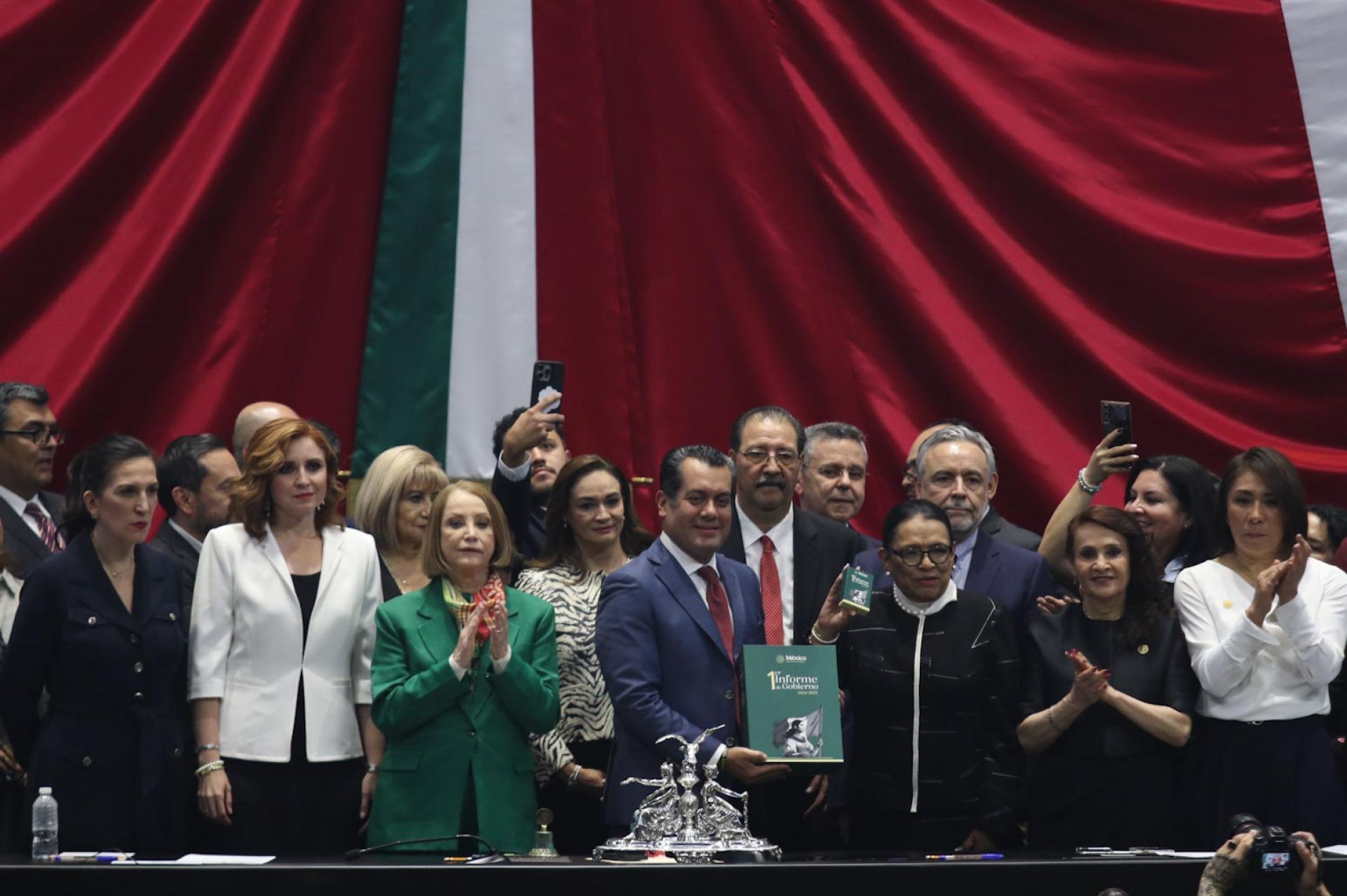La tarde de este lunes 1 de septiembre, el Congreso de la Unión recibió el primer informe de gobierno de la presidenta Claudia Sheinbaum