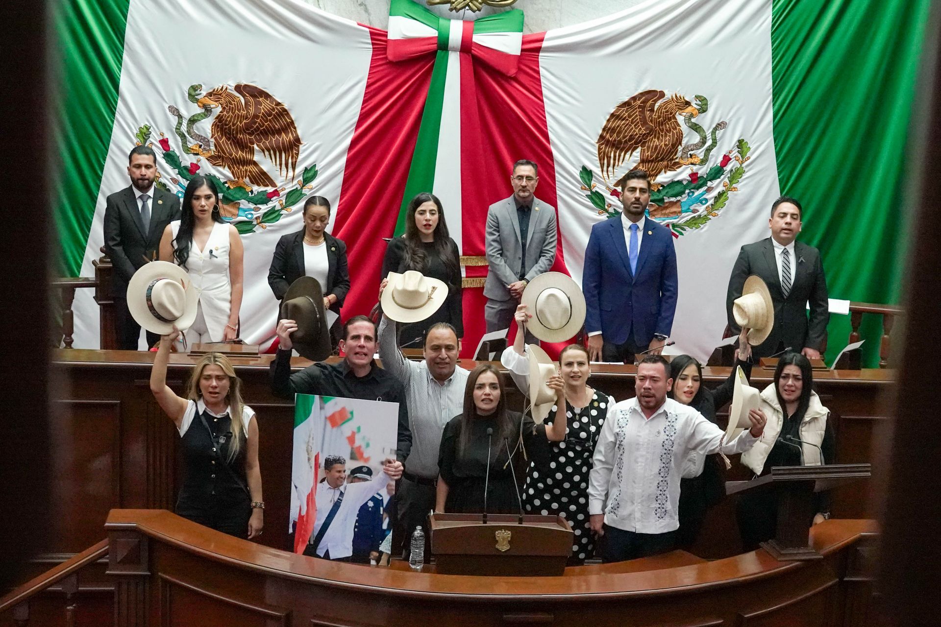 Grecia Quiroz, viuda de Carlos Manzo, asesinado el 1 de noviembre, tomó protesta como alcaldesa de Uruapan.