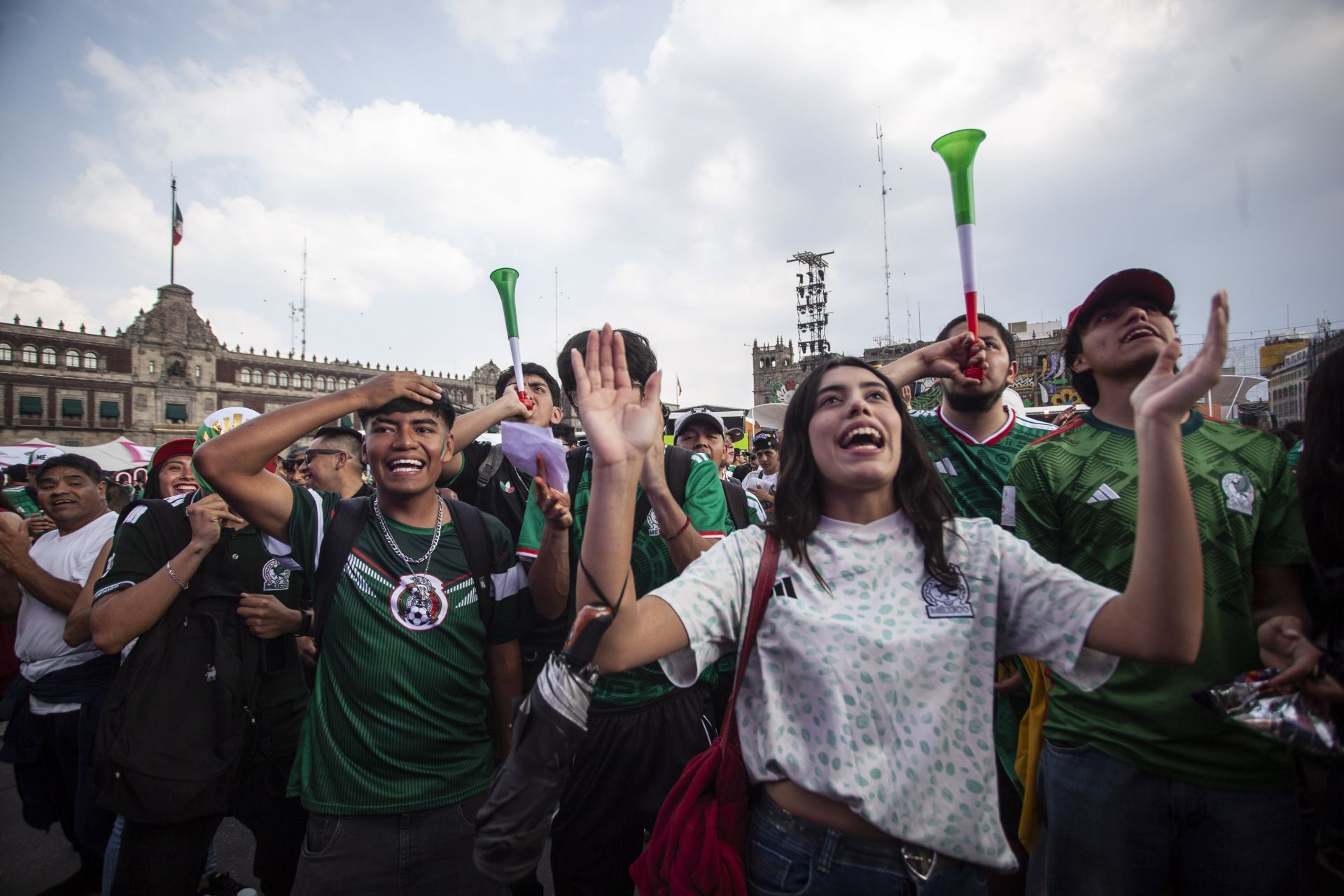 Aunque México ya concluyó su participación como sede y selección como participante, la afición se ha mostrado entusiasmada con la semifinal