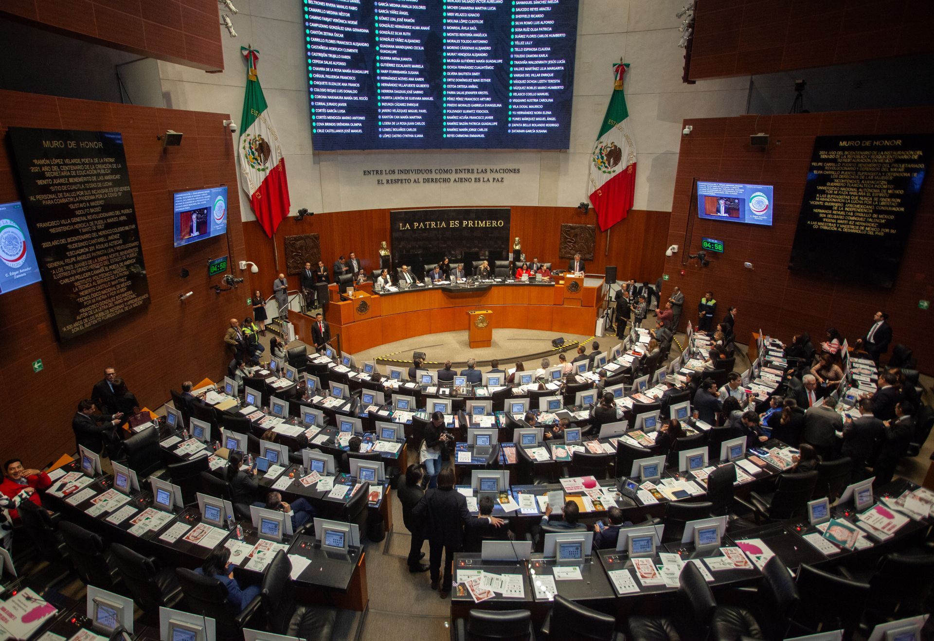 El secretario de Hacienda y Crédito Público, Édgar Amador Zamora, negó ante el Senado que exista una investigación contra Jorge Amílcar Olán, empresario tabasqueño relacionado con la familia de AMLO.